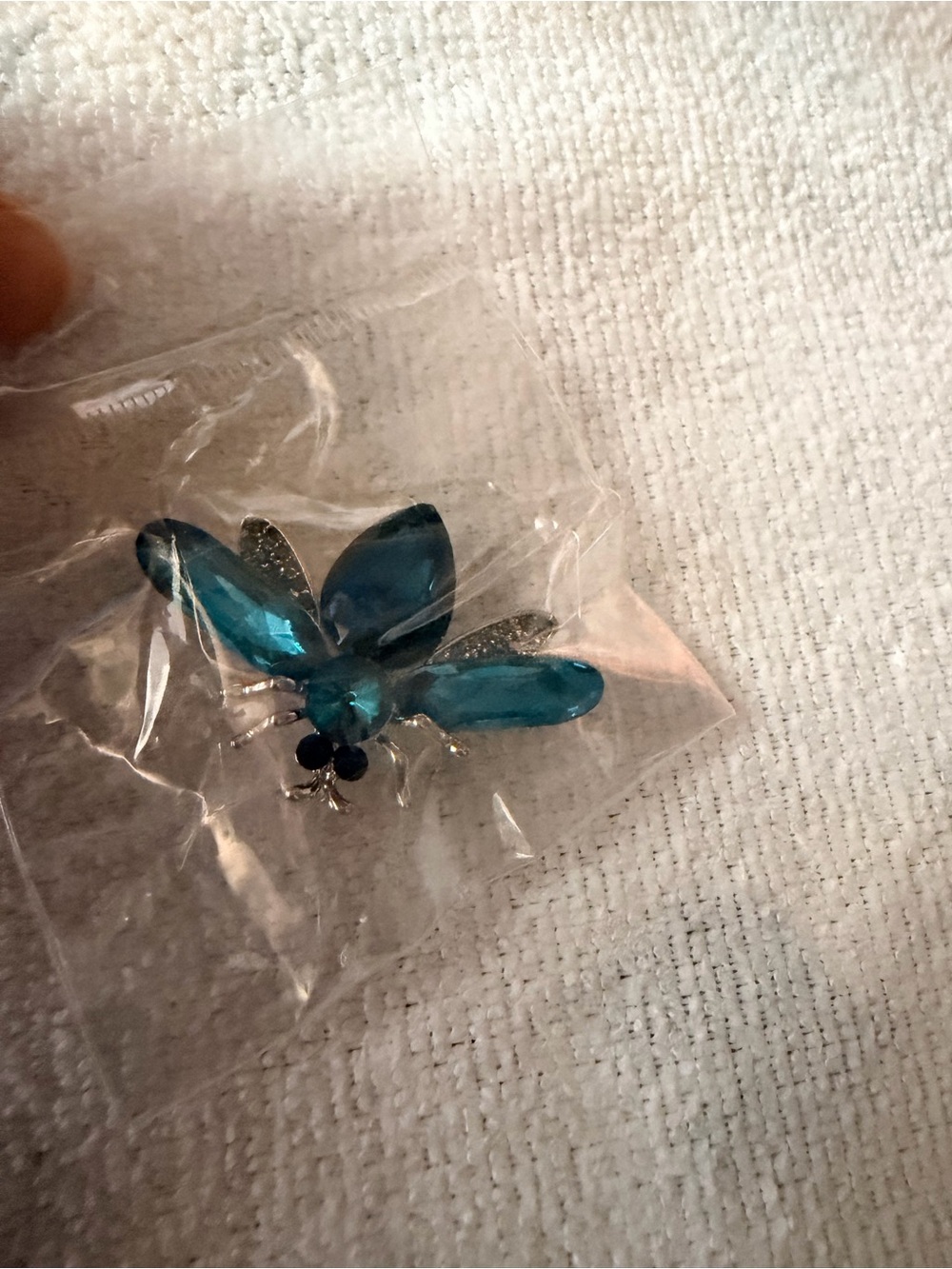 Blue Crystal  Pin Brooch 💕4x15 $